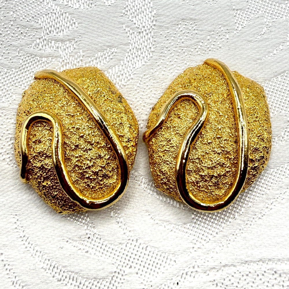 Vintage Retro BLUETTE Made in France Gold Tone Oval Squiggle Textured Shoe Clips